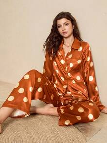 Bộ đồ ngủ nữ in chấm bi cỡ tiêu chuẩn, gồm áo tay dài có cổ và quần dài, đủ thoải mái để mặc ngoài trời. - màu nâu - Xem 5