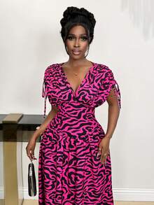 Xyvia Damen Midi-Kleid mit lila Basis, schwarzem Blumenmuster und geraffter Taillenkordel, elegant und raffiniert, geeignet für Geburtstag, Date, Party, Hochzeit, Jahrestag, Musikfestival, Valentinstag, Ostern, Feiertag, Reise, Strand, festliche Anlässe - Verschiedenfarbig - Übersicht 5