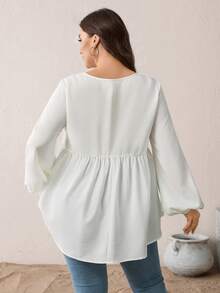 SHEIN Essnce Áo sơ mi dài tay cài nút trang trí, kiểu dáng rộng rãi, thoải mái, thời trang mùa xuân và thu cho nữ, màu trắng, thích hợp mặc đi làm, màu trắng. - trắng - Xem 2