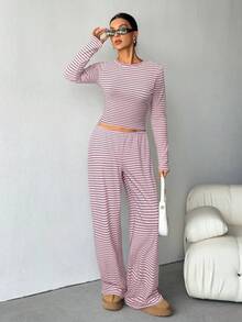 SHEIN Tall 女士休闲家居睡衣套装,包含条纹圆领长袖T恤和宽松条纹直筒裤,适合日常穿着、运动、春夏/夏季、返校季穿着。棕色条纹两件套,条纹家居服套装,条纹两件套家居服套装。 - 粉色 - 查看 6