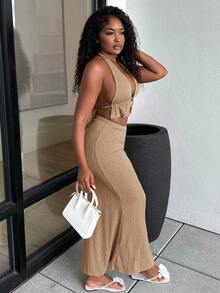 Alexandranx Women's Solid Color Textured Split Hem Hollow Out Halter Neck Top And Mini Skirt Sexy 2-Piece Set - Khaki - View 5