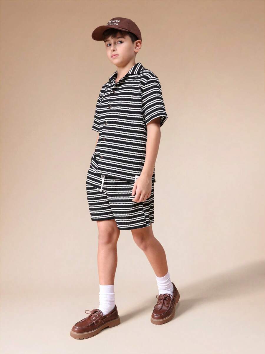 SUMWON 条纹纹理衬衫短裤套装，纽扣前襟，短袖，常规版型，夏季休闲儿童度假装 - 黑與白 - 查看 1