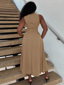 Alexandranx 黑色約會夜側面十字交叉露背綁帶細節長洋裝 - 卡其色 - 查看 2