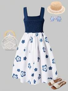 SHEIN MODELY Robe pour filles en jean avec imprimé floral patchwork de couleur unie, avec bretelles réglables, taille en A, convient pour le port casual au quotidien au printemps/été