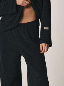 MISSGUIDED Conjunto de dos piezas de ropa de estar en casa con top de manga larga de punto acanalado y pantalones de pierna ancha, un conjunto de comodidad sobredimensionado - Multicolor - Ver 3