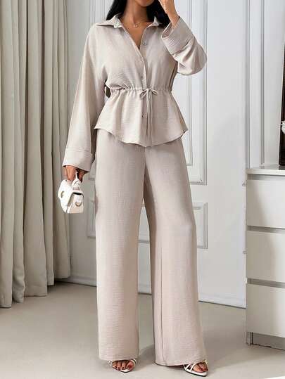 EURMUSE Skjorset med dragsko i midjan, avslappnad passform, vida byxor, mjukt texturerat tyg, topp med krage, avslappnad minimalistisk stil, tidlös taupeton, bekväm vardagschic