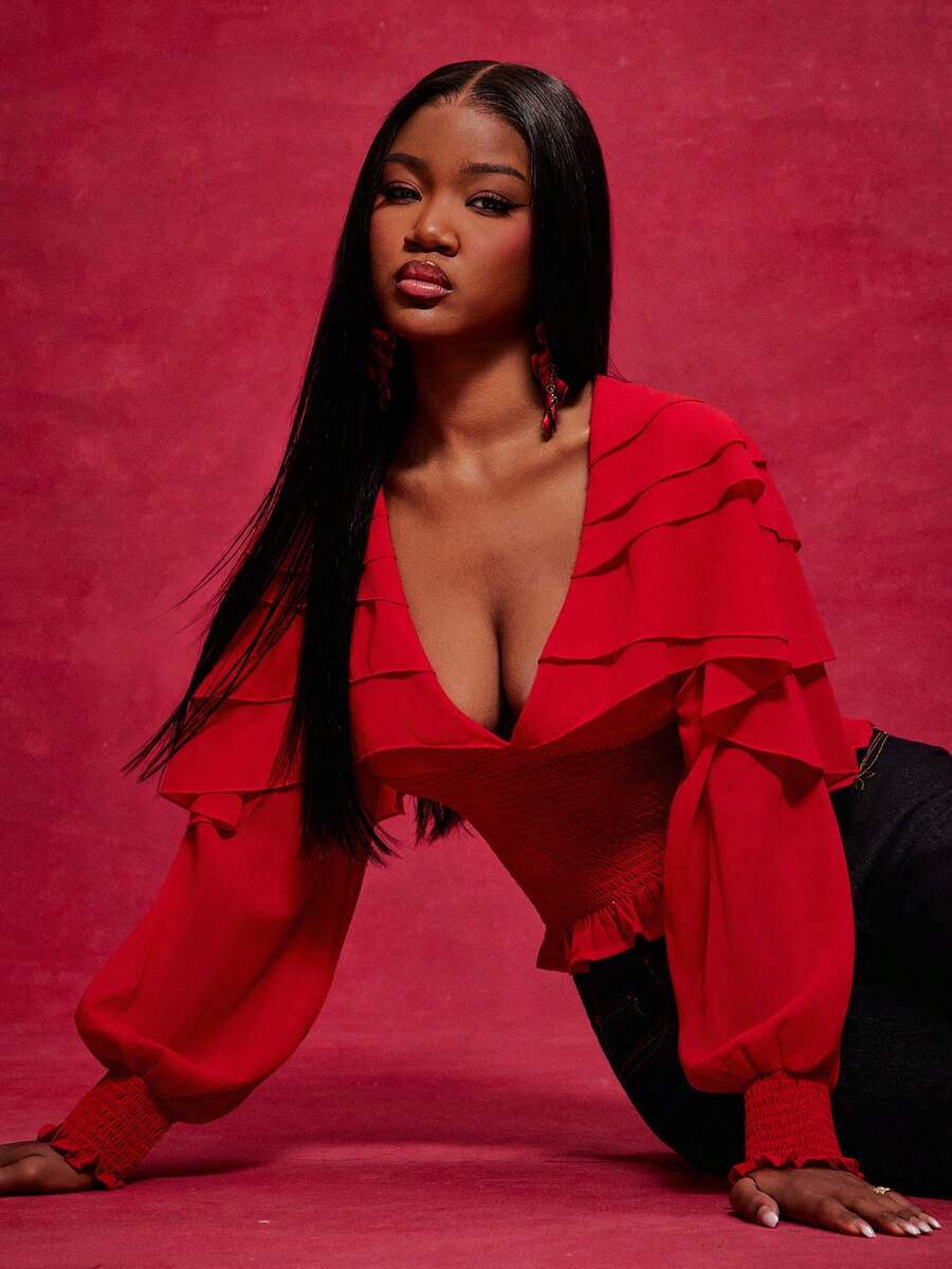 NYA SZN Langarm V-Ausschnitt Rüschen Schulter Detail figurbetonte rote Bluse, ideal für Frühlingspause, Reisen, Alltag, Lässig-Dates, Veranstaltungen, elegant - Rot - Übersicht 1