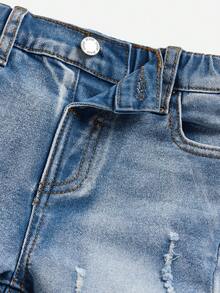 SHEIN 男童时尚街头酷炫破洞拼接毛边浅灰色修身牛仔裤，带有做旧细节，适合秋冬户外穿着。 - 中等水洗藍 - 查看 4