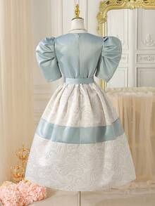 优雅缎面泡泡袖长袍，适合春夏各种仪式活动和聚会。柔软的面料展现精致美感，是宴会和庆典的理想之选。 - 綠色 - 查看 3