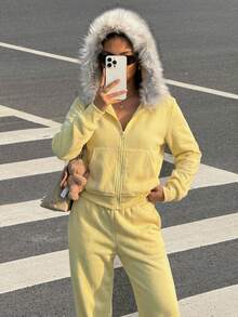 Muchica Bộ đồ nữ gồm áo nỉ dài tay có mũ, khóa kéo phía trước và quần ống rộng, kiểu dáng thường ngày, gồm 2 món. - Màu vàng - Xem 7