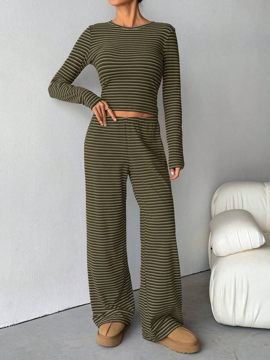 SHEIN Tall Bộ đồ ngủ nữ mặc nhà thoải mái, gồm áo thun dài tay cổ tròn kẻ sọc và quần ống rộng thẳng kẻ sọc, thích hợp mặc hàng ngày, chơi thể thao, mùa xuân hè, đi học. Bộ hai mảnh kẻ sọc nâu, bộ hai mảnh dài tay kẻ sọc.