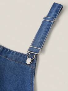 SHEIN MOD 大码女式工装口袋设计休闲牛仔背带裙夏季连衣裙春季服装女士情人节连衣裙嘉年华服装沙滩裙派对裙生日裙度假裙女士休闲连衣裙女士蓝色牛仔背带裙，配有可调节肩带和前口袋迷你背带裙女士复古风格 - 中等水洗藍 - 查看 3