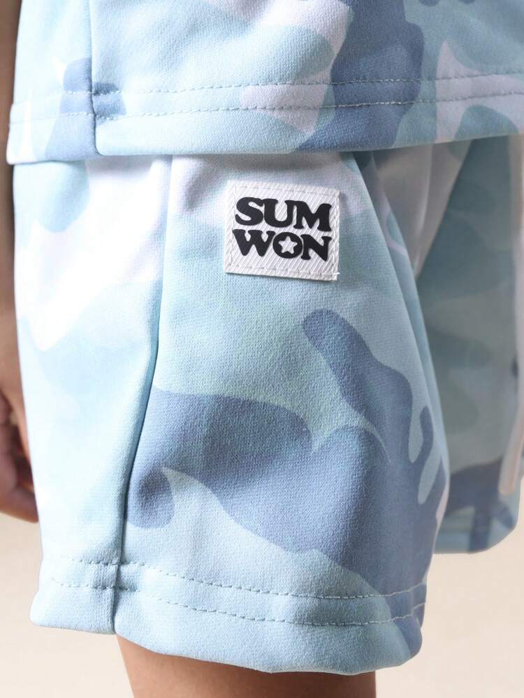 Polo- und Shorts-Set im Camouflage-Look mit Brooklyn-Schriftzug