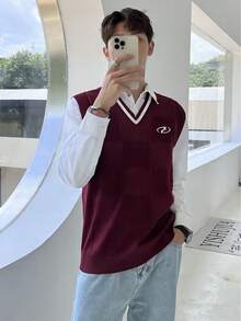 Manfinity Campus Court 男士休闲V领针织背心，秋冬季 - 酒紅色 - 查看 3