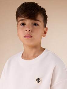 SUMWON Boys Oversized Crew Neck Short Sleeve Badge Logo Detail T-Shirt Casual Summer Top - White - View 4