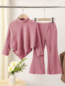 SHEIN 女童休闲T恤套装，不规则高领针织抓绒纯色长袖T恤上衣搭配米色休闲喇叭裤，两件套，适合春、秋、冬、返校季穿着，优雅淑女风，日常、上学、旅行、聚会皆宜。 - 西瓜粉 - 查看 4