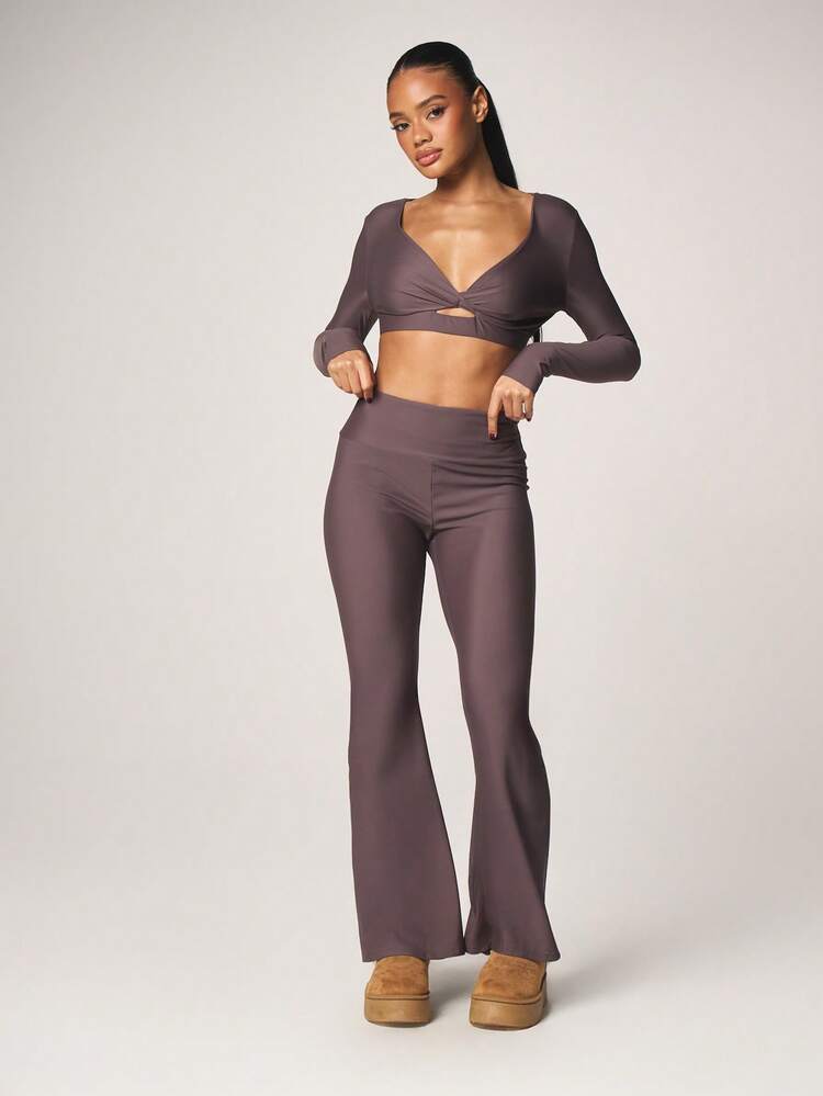 MISSGUIDED Crop top con maniche lunghe, scollo a V, dettaglio con nodo frontale e taglio, un must have per la moda autunnale