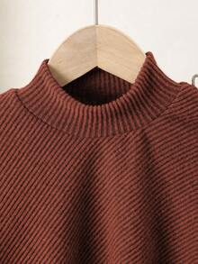 SHEIN Playful Pals 女童休闲T恤套装，不规则高领针织抓绒纯色长袖T恤上衣搭配米色休闲喇叭裤，两件套，适合春、秋、冬、开学季穿着，优雅淑女风，日常、上学、旅行、聚会皆宜。 - 棕色 - 查看 3