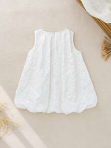 SHEIN Vestido de uma peça fofo para meninas bebê, com decote redondo e laço grande, apresentando elegância francesa e estilo de volta às aulas, perfeito para um visual de rua fashion. Conjunto combinando para mãe e filha. - Branco - Visão 2