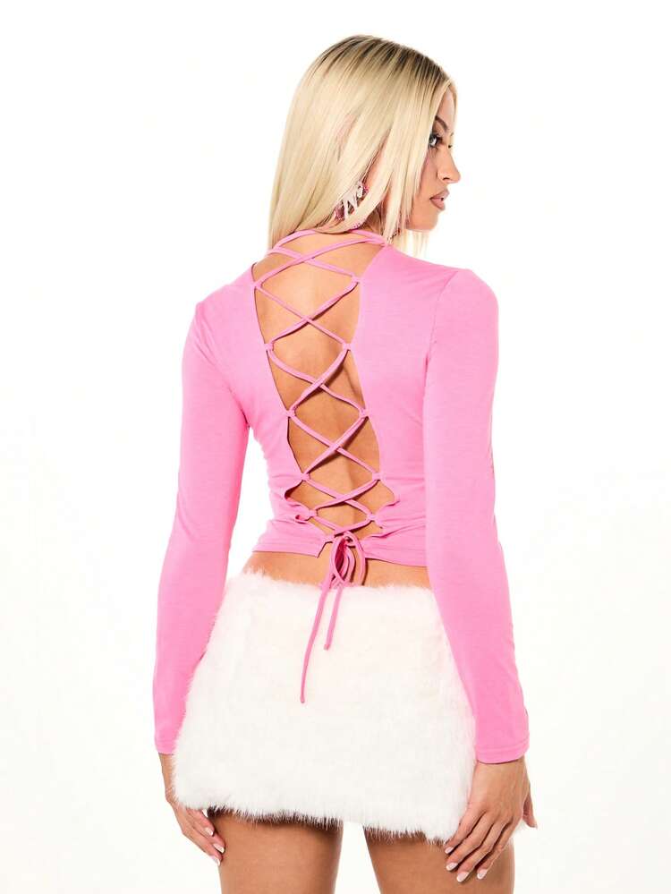 SUMWON WOMEN 발렌타인데이용 레이스업 백 디자인의 긴팔 그래픽 크롭탑