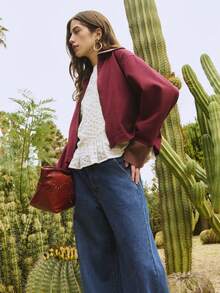 Nöista 浪漫长袖衬衫，饰有蕾丝边和荷叶边下摆。轻盈的纹理面料，泡泡袖设计，圆领，并点缀着精致的钩针细节。尽显女性柔美、优雅和透气，是春季穿搭、春日造型、休闲时尚风格、日间活动或柔和波西米亚风衣橱的完美之选。 - 白色 - 查看 6