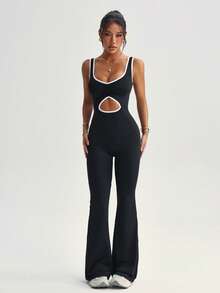 Dewbera Bộ jumpsuit ống loe nữ cho mùa xuân/hè, phối màu tương phản, xếp ly khoét lỗ phía trước, cạp cao, cổ chữ U, lưng chữ U, phù hợp cho mặc thường ngày, tập gym, yoga, chạy bộ. - màu đen - Xem 6