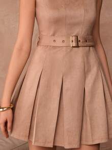 Enchnt 优雅纯色无袖褶裥下摆中长连衣裙 - 卡其色 - 查看 2