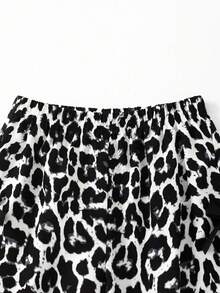 Sparklyn Tween Girls' Summer Back To School T-Shirt Set, White Solid Knit Fabric With Leopard Print & English Letter Graphic T-Shirt Top Paired With Black Bow Accent Woven Fabric Casual Pants, 2pcs Outfit Suitable For Summer, Casual, Fashion, Street Style, Back To School, Travel, Photo Shoot Cheetah Print Girls Set Animal Print Top Leopard Print Pants Ladies Casual Fashion Animal Print Outfit Leopard Print Set Baddie Outfit Cheetah Print Pants Leopard Outfit - Black - View 6