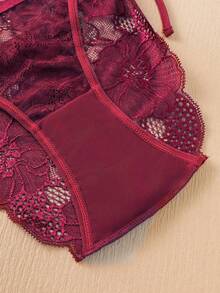 SHEIN 3入組女士蕾絲三角褲,側邊綁帶和花朵細節的內衣