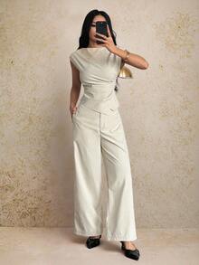 SHEIN PETITE 简约通勤办公套装，新款春夏船领短袖收腰女式衬衫+高腰阔腿女式长裤，两件套优雅裤装夏季套装，女士两件套优雅套装，女士优雅阔腿裤套装 - 杏色 - 查看 1