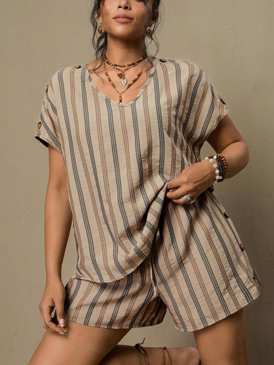 Freevana 2件套/组 纽扣装饰休闲条纹上衣和松紧腰短裤套装 优雅女士百搭加大码适合户外和通勤的夏季服装 - 彩色 - 查看 1