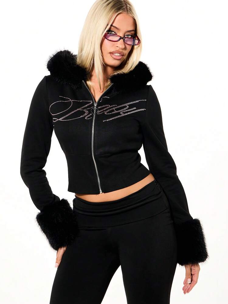 SUMWON WOMEN Kurzer Strass-Hoodie mit Pelzdetails für den Valentinstag