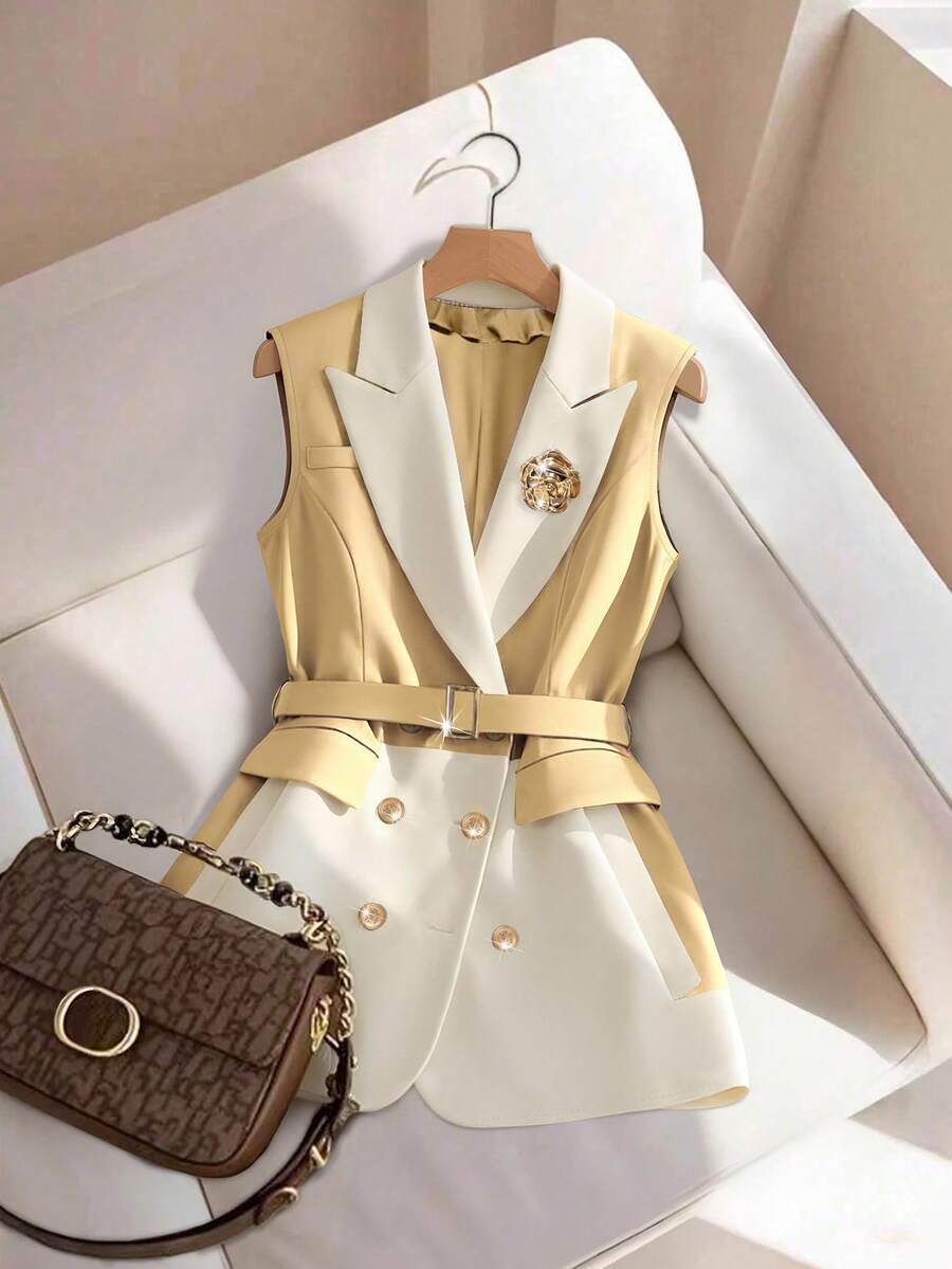 GlowEve CURVE Áo blazer không tay hai hàng cúc phối màu tương phản, thanh lịch, tối giản dành cho nữ cỡ lớn - Màu be - Xem 1