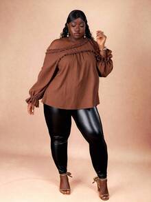 CurvyTilda 大码女式褶边圆领长袖休闲棕色衬衫，百搭日常穿着