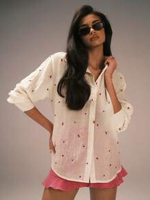 Athîral Áo sơ mi nữ dài tay cổ bẻ màu be in họa tiết quả anh đào, ngọt ngào, dễ thương, đa năng, phù hợp cho cả công sở và hẹn hò, được làm từ vải dệt mềm mại, hơi xuyên thấu, dáng rộng thoải mái, thích hợp cho kỳ nghỉ, áo sơ mi thanh lịch dành cho phái nữ, quà sinh nhật, mùa xuân, ngày Valentine. - Nhiều màu - Xem 2