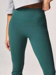 MISSGUIDED Pantalones de yoga con pierna acampanada y cintura alta con banda en forma de V para mujeres, leggings elásticos de corte acampanado para fitness - Verde Oscuro - Ver 4