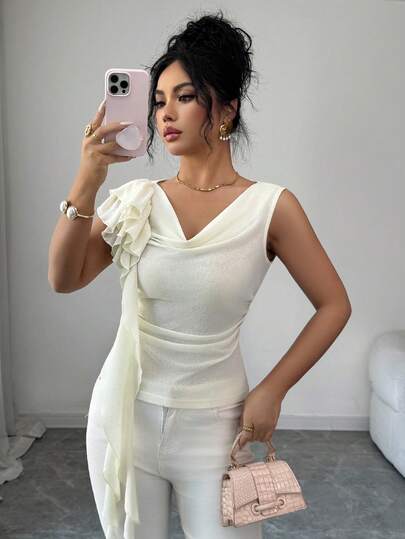 SHEIN Elenzya Top sin mangas casual y versátil con cuello con volantes, cintura ceñida, decoración floral y drapeado asimétrico en color crema amarillento para mujer