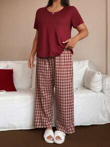 SHEIN Plus Size Women Casual Cute Colorblock Homewear 2 Piece Set - Burgundy - View 2