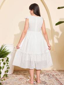 SHEIN 1件女童无袖圆领镂空荷叶边编织连衣裙，中长款白色连衣裙，夏季款 - 白色 - 查看 2