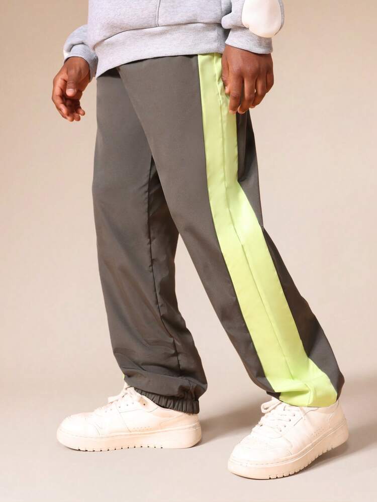 Spodnie jogger z nylonu w bloki kolorów z bocznym paskiem