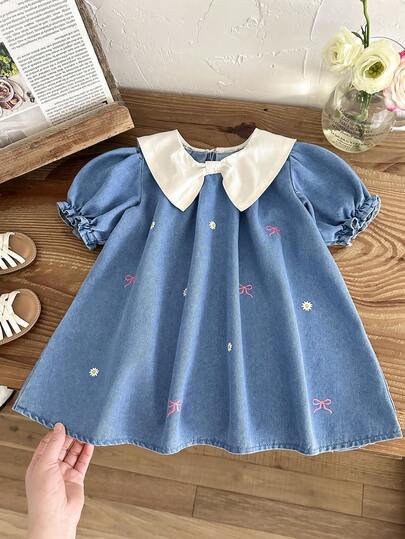 LMoss Kids Baby Girl  Cute Blue Denim Loose Fit Smock Dress With Floral & Bow Print,Spring Outfits, Summer Outfits,Casual And Fashionable Vacation Outfits,Street Wear,2000s Style  ,Comfortable And Soft Denim,Vacation Outfits,Vacation Dress,Bow Dress,Daisy Dress,Round-Neck Dress
