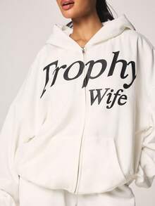 MISSGUIDED Áo hoodie dài tay có khóa kéo, in hình phía trước, kiểu dáng "Trophy Wife", thích hợp cho cuộc sống thường ngày thoải mái. - trắng - Xem 6