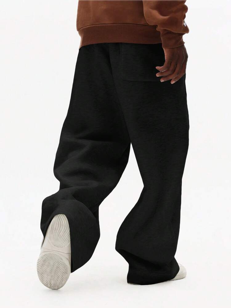 Spodnie dresowe ze ściągaczem i nadrukiem graficznym