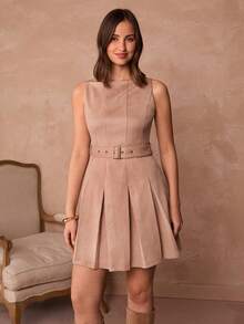 Enchnt 优雅纯色无袖褶裥下摆中长连衣裙 - 卡其色 - 查看 6