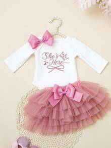 SHEIN Accessoires de photographie pour nouveau-né fille Tenue de retour à la maison pour bébé fille d'1 mois Barboteuse avec jupe TUTU et serre-tête nœud Cadeau de douche pour nouveau-né - Multicolore - Voir 3