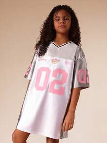 SUMWON Oversized Silber Metallic V-Ausschnitt Kurzarm T-Shirt Kleid mit rosa Nummer 02 Teddybär Muster, Lässig Urlaub - Grau - Übersicht 3
