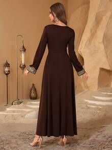 Al Najma Vestido largo de línea A con cintura ceñida, manga larga, cuello con parches de tejido de punto, chifón y cuentas, elegante, adecuado para primavera y otoño - Multicolor - Ver 2