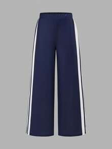 少女黑色紧身街头风长裤，弹力舒适面料，活动自如，简约百搭，适合上学、通勤、日常休闲穿着和冬季穿搭。