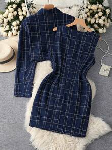 Franclia Bộ 2 món dành cho nữ cỡ lớn, gồm áo khoác dài tay bằng vải tweed thanh lịch và váy ôm eo. Chất liệu vải tweed màu xanh navy, thoải mái với cúc vàng sang trọng. Trang phục công sở thanh lịch. - Màu xanh lam - Xem 2