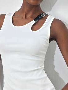 Maija 女士夏季休闲搭扣装饰镂空无袖上衣，白色上衣，女士白色上衣，夏季，女士夏季服装，春假，新年，白色新年夜，简约设计，皮带扣设计，极简百搭款式 - 白色 - 查看 5